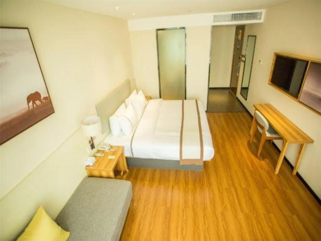 Bed in JTOUR Inn Hechi Yizhou Municipal Central Plaza