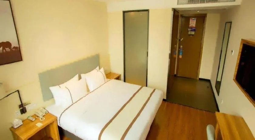 Bed in JTOUR Inn Hechi Yizhou Municipal Central Plaza