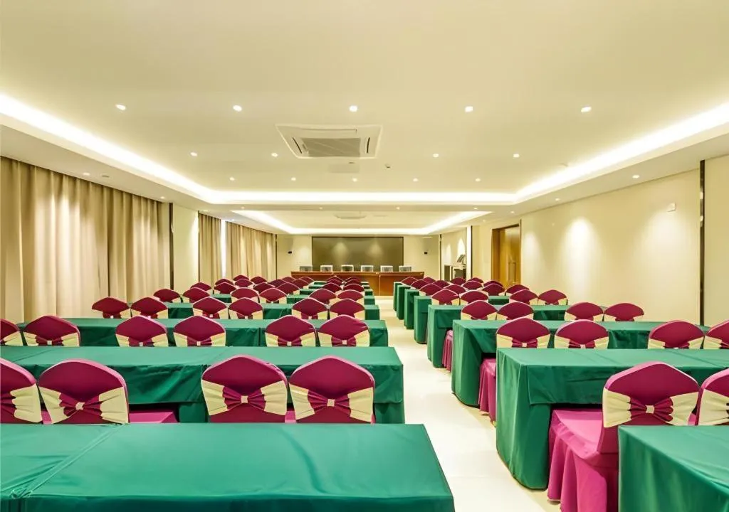 JTOUR Inn Hechi Yizhou Municipal Central Plaza