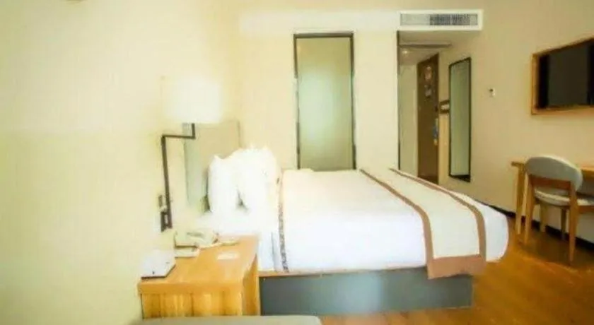 Bed in JTOUR Inn Hechi Yizhou Municipal Central Plaza