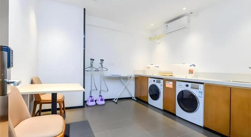 JTOUR Inn Hechi Yizhou Municipal Central Plaza