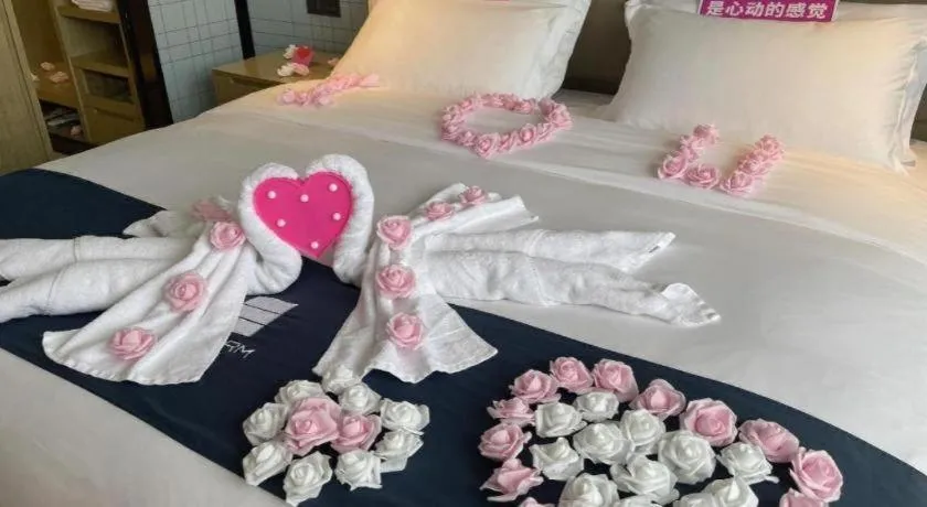 Bed in Echarm Hotel Nanning Chaoyang Square River View