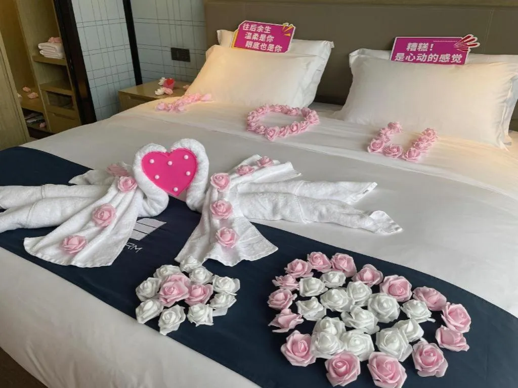 Bed in Echarm Hotel Nanning Chaoyang Square River View