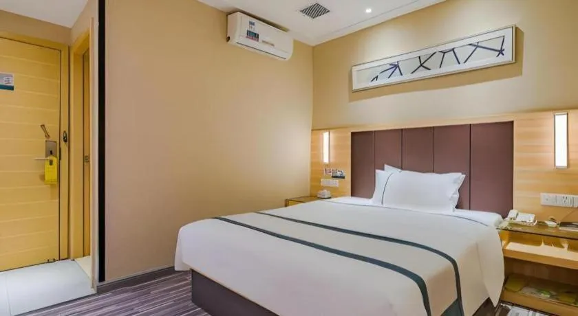 Bed in City Comfort Inn Guangzhou Shangxiajiu Hualin Temple Chenjiaci Metro Station