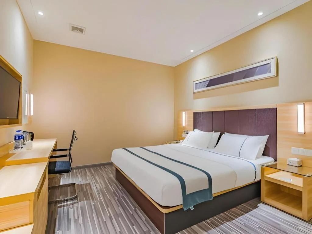 Bed in City Comfort Inn Guangzhou Shangxiajiu Hualin Temple Chenjiaci Metro Station