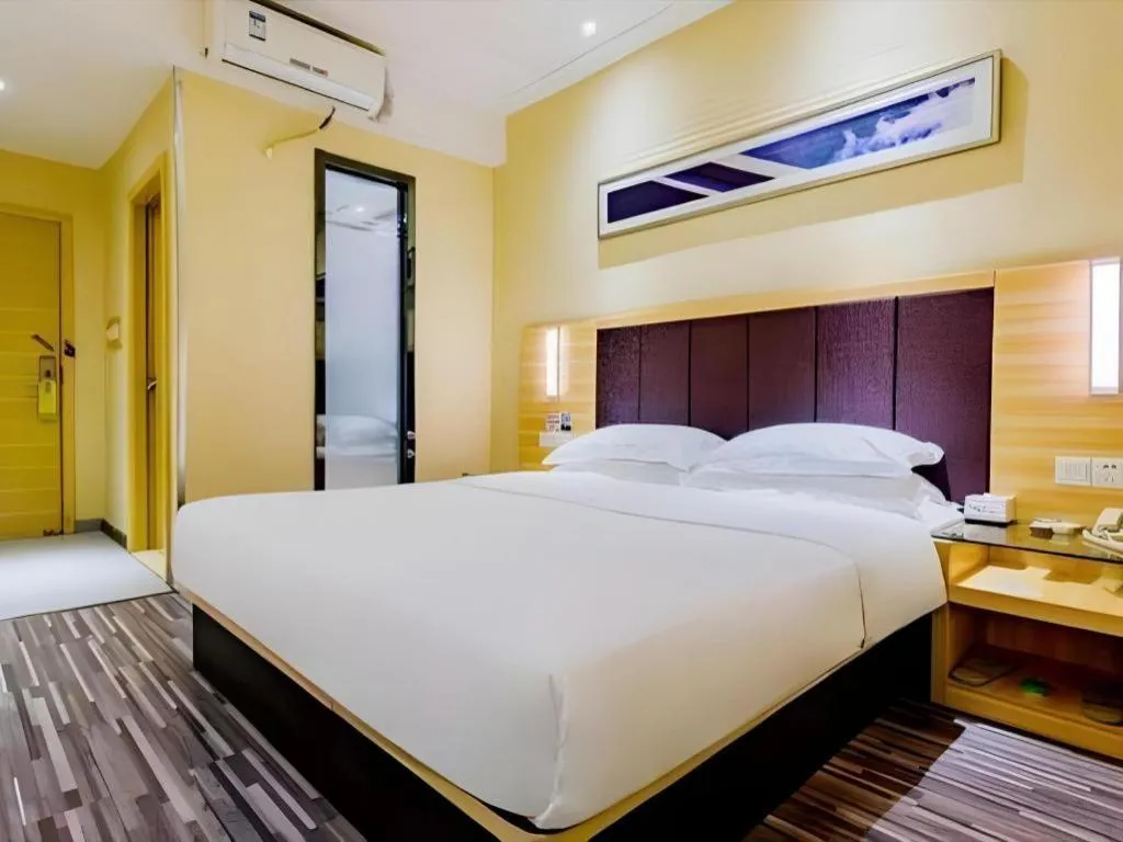 Bed in City Comfort Inn Guangzhou Shangxiajiu Hualin Temple Chenjiaci Metro Station