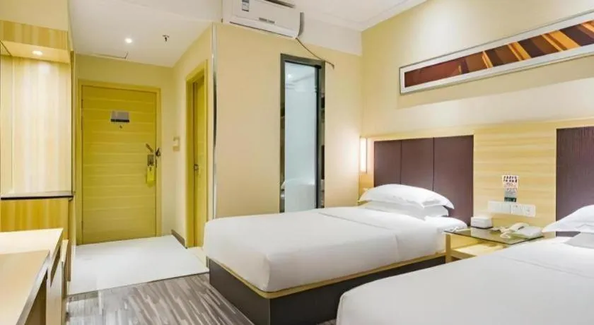 Bed in City Comfort Inn Guangzhou Shangxiajiu Hualin Temple Chenjiaci Metro Station
