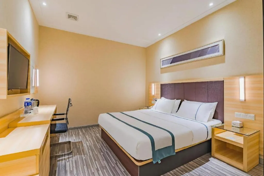 Bed in City Comfort Inn Guangzhou Shangxiajiu Hualin Temple Chenjiaci Metro Station