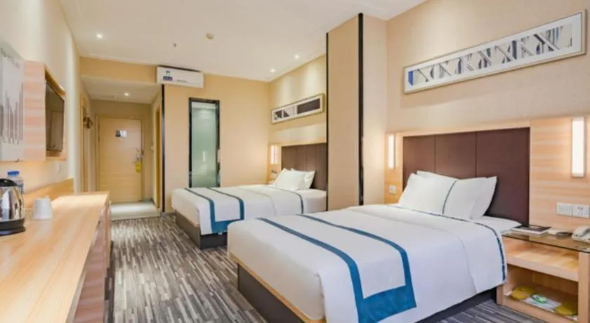 Bed in City Comfort Inn Guangzhou Shangxiajiu Hualin Temple Chenjiaci Metro Station