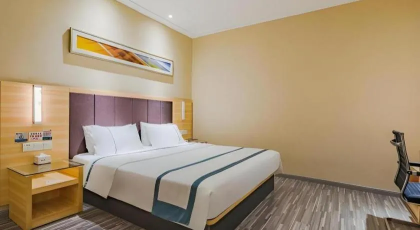 Bed in City Comfort Inn Guangzhou Shangxiajiu Hualin Temple Chenjiaci Metro Station