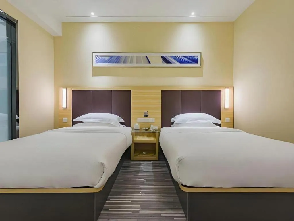 Bed in City Comfort Inn Guangzhou Shangxiajiu Hualin Temple Chenjiaci Metro Station