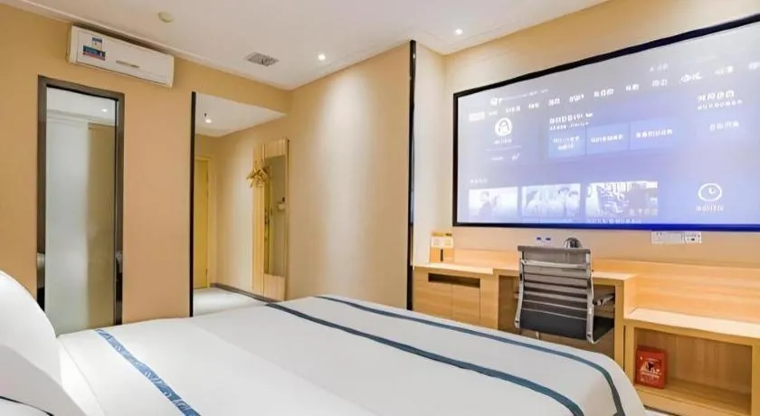 Bed in City Comfort Inn Guangzhou Shangxiajiu Hualin Temple Chenjiaci Metro Station