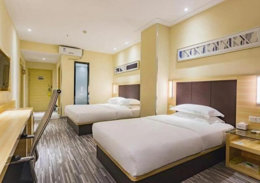 Bed in City Comfort Inn Guangzhou Shangxiajiu Hualin Temple Chenjiaci Metro Station