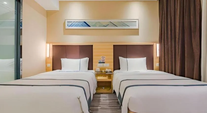 Bed in City Comfort Inn Guangzhou Shangxiajiu Hualin Temple Chenjiaci Metro Station