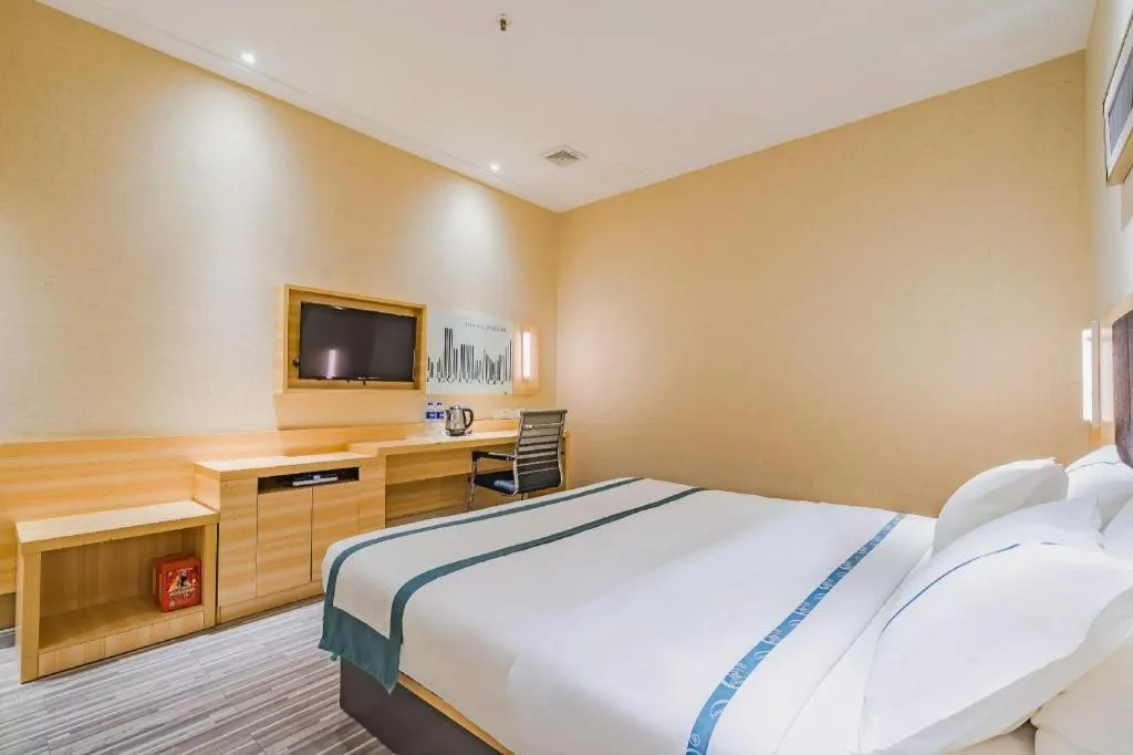 Bed in City Comfort Inn Guangzhou Shangxiajiu Hualin Temple Chenjiaci Metro Station