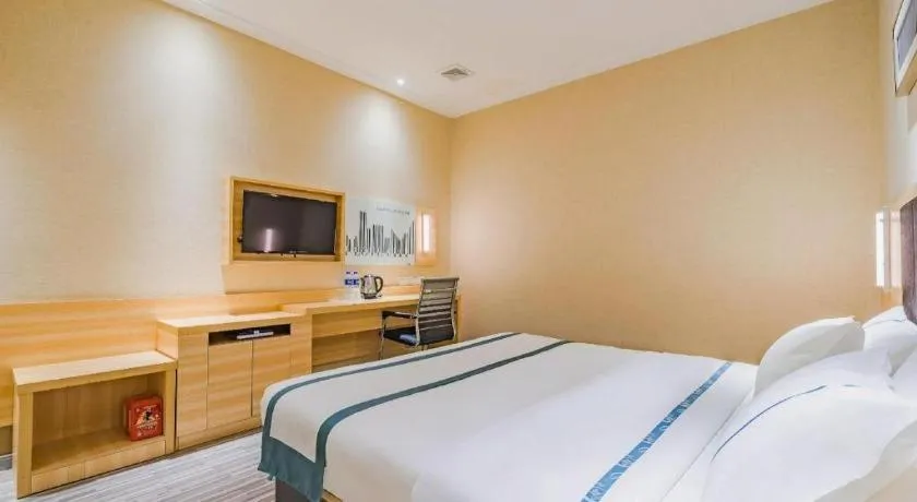 Bed in City Comfort Inn Guangzhou Shangxiajiu Hualin Temple Chenjiaci Metro Station