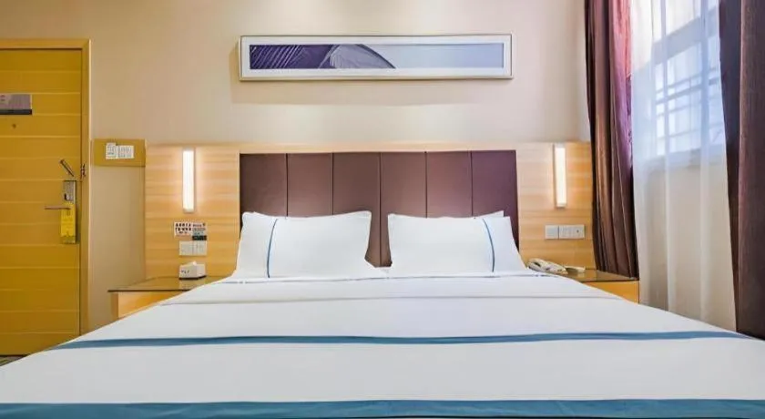 Bed in City Comfort Inn Guangzhou Shangxiajiu Hualin Temple Chenjiaci Metro Station