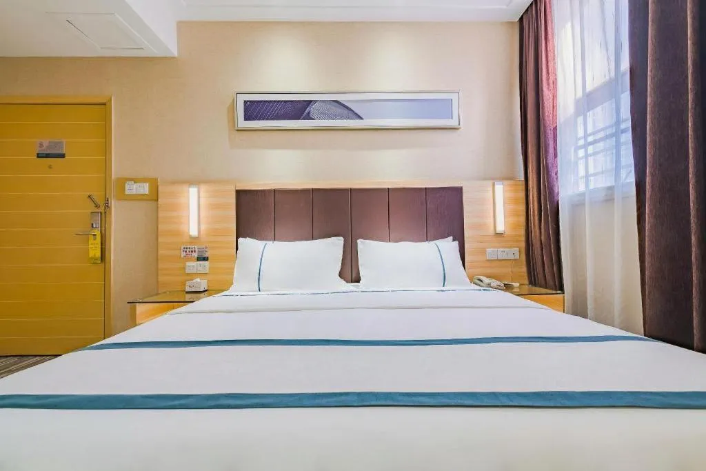Bed in City Comfort Inn Guangzhou Shangxiajiu Hualin Temple Chenjiaci Metro Station