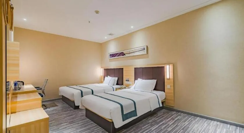 Bed in City Comfort Inn Guangzhou Shangxiajiu Hualin Temple Chenjiaci Metro Station