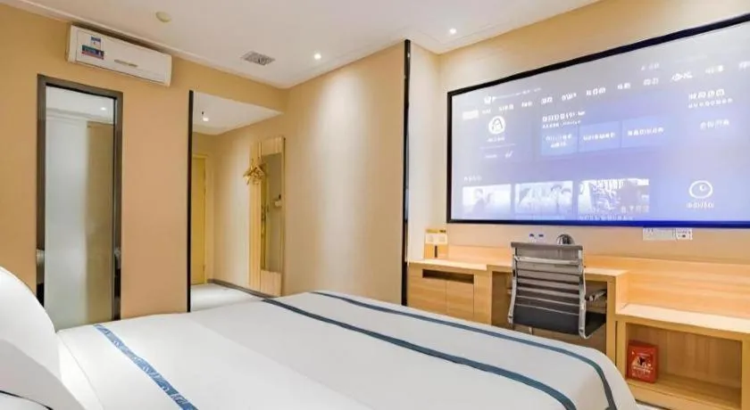 Bed in City Comfort Inn Guangzhou Shangxiajiu Hualin Temple Chenjiaci Metro Station