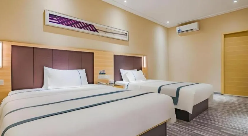 Bed in City Comfort Inn Guangzhou Shangxiajiu Hualin Temple Chenjiaci Metro Station