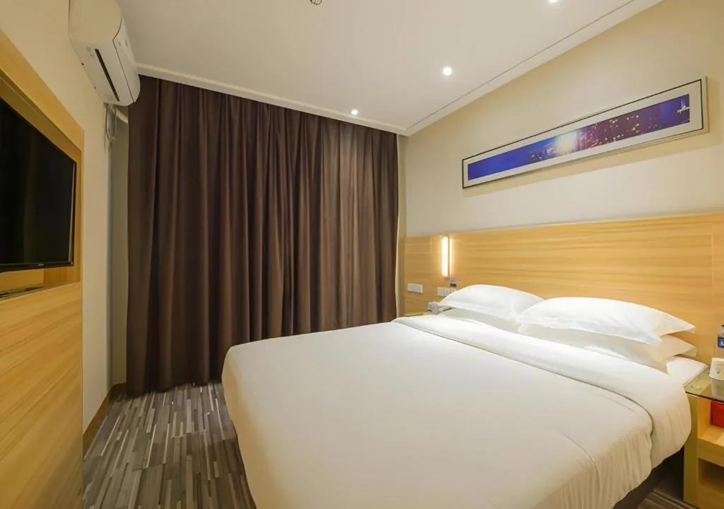 Bed in City Comfort Inn Wuhan Guanggu Textile University