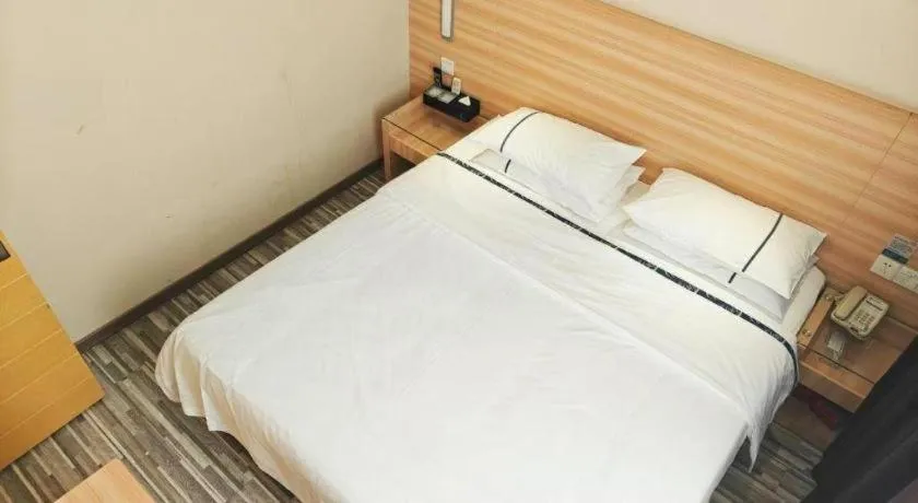 Bed in City Comfort Inn Wuhan Guanggu Textile University