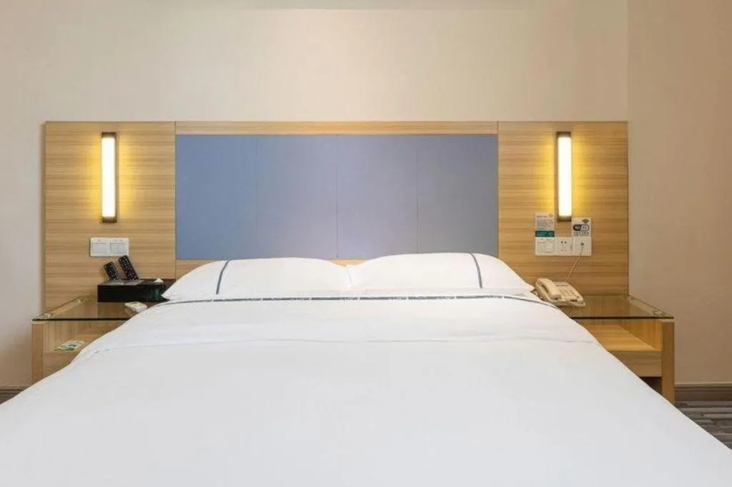 Bed in City Comfort Inn Wuhan Guanggu Textile University