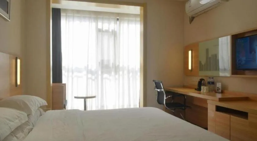 Bed in City Comfort Inn Wuhan Guanggu Textile University