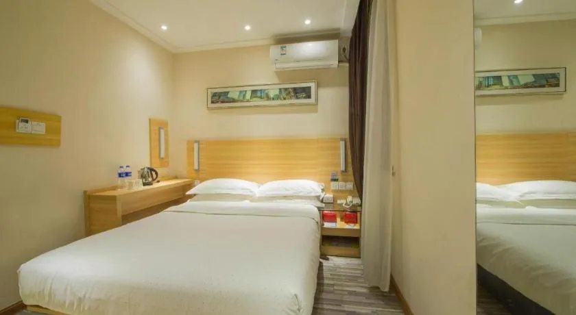 Bed in City Comfort Inn Wuhan Guanggu Textile University