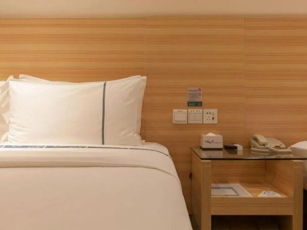 Bed in City Comfort Inn Wuhan Guanggu Textile University