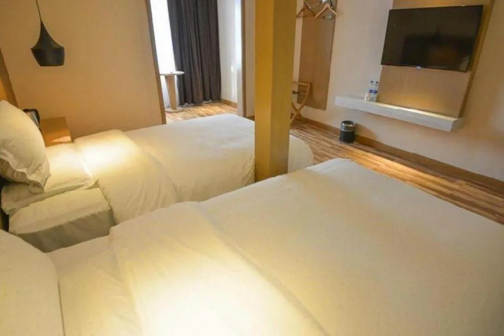 Bed in City Comfort Inn Wuhan Jianghan Road Liuduqiao Metro Station