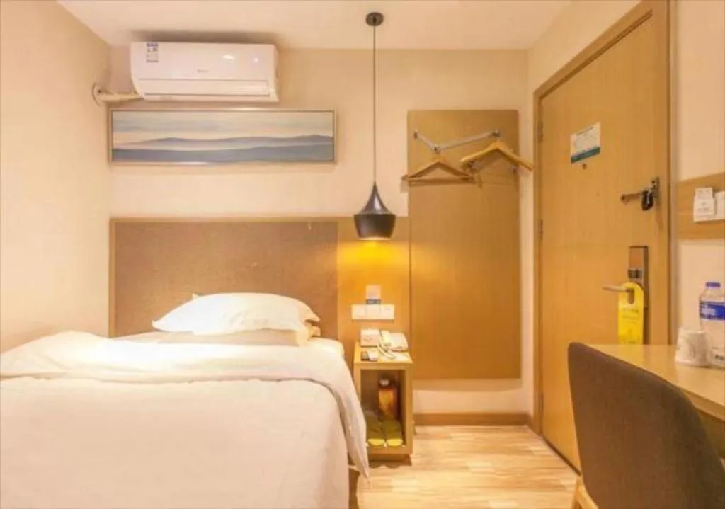 Bed in City Comfort Inn Wuhan Jianghan Road Liuduqiao Metro Station