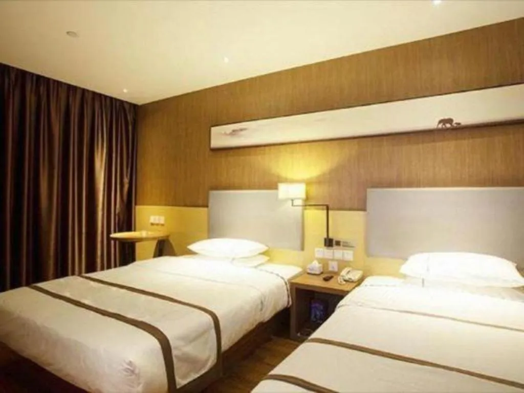 Bed in Jtour Inn Huanggang Wuxue City Square