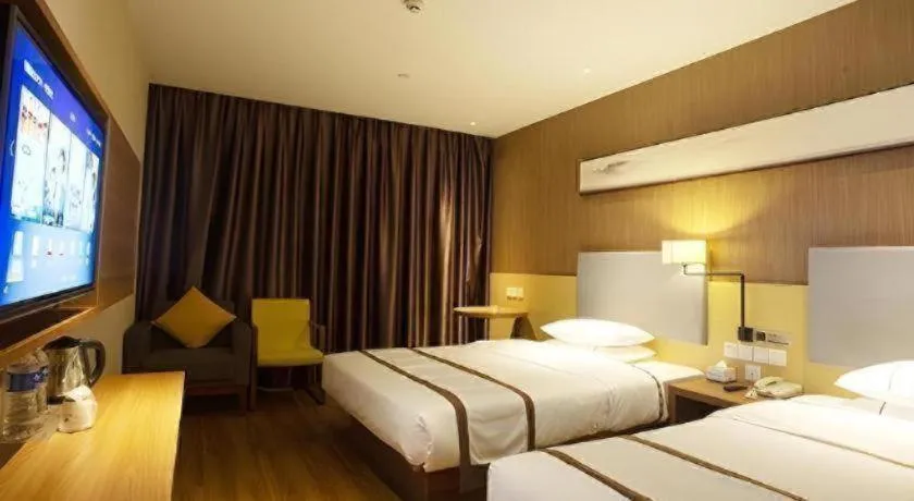 Bed in Jtour Inn Huanggang Wuxue City Square