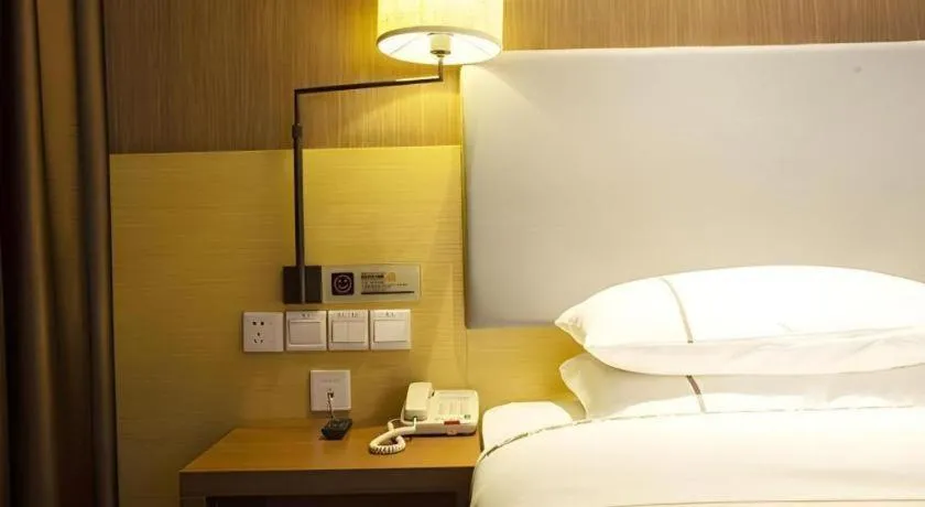 Bed in Jtour Inn Huanggang Wuxue City Square