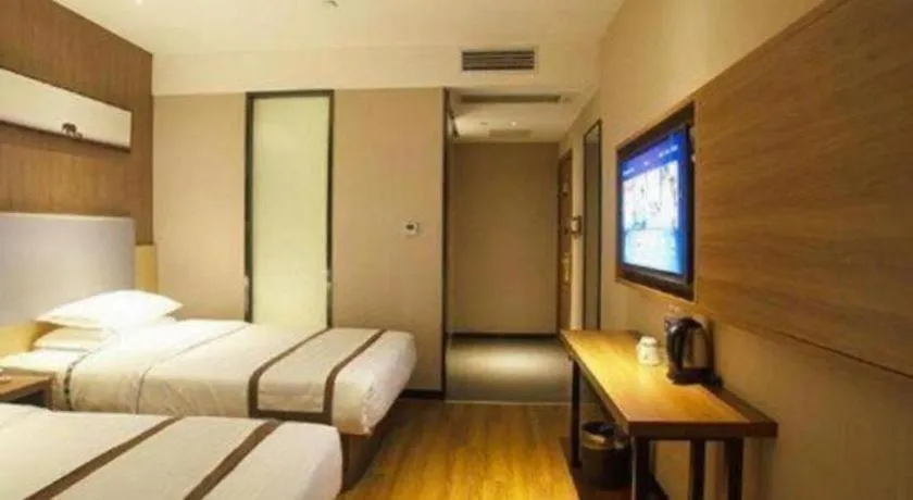 Bed in Jtour Inn Huanggang Wuxue City Square