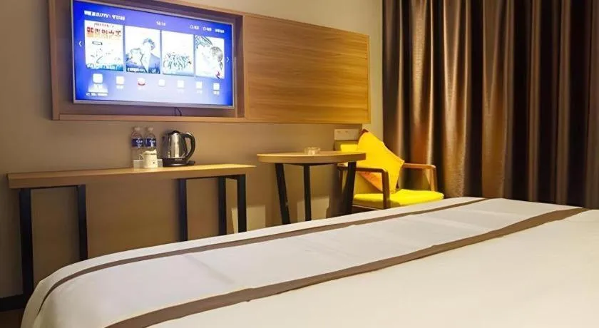 Bed in Jtour Inn Huanggang Wuxue City Square