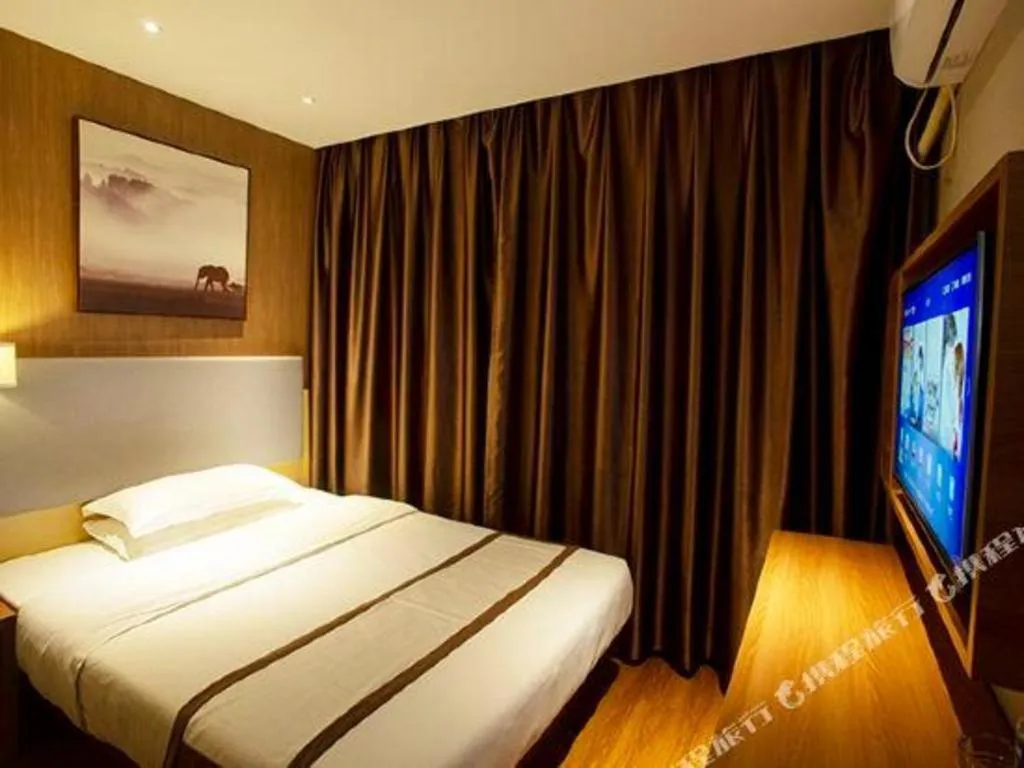 Bed in Jtour Inn Huanggang Wuxue City Square