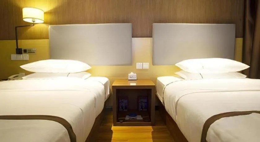 Bed in Jtour Inn Huanggang Wuxue City Square
