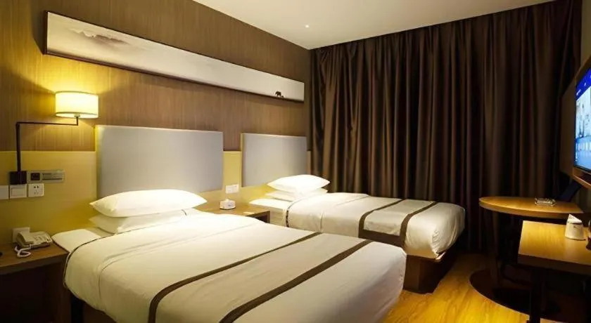 Bed in Jtour Inn Huanggang Wuxue City Square