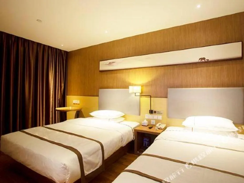 Bed in Jtour Inn Huanggang Wuxue City Square