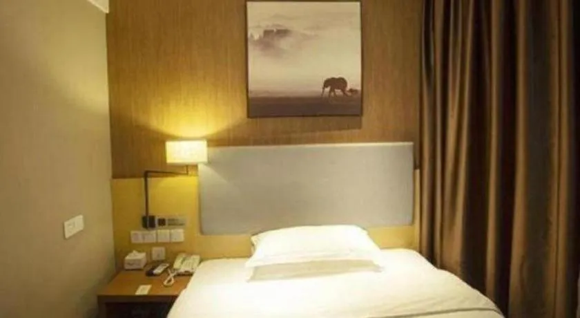 Bed in Jtour Inn Huanggang Wuxue City Square