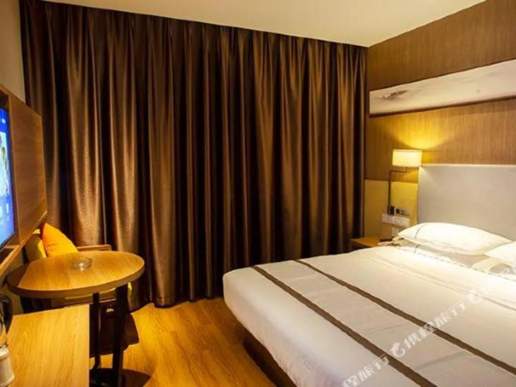 Bed in Jtour Inn Huanggang Wuxue City Square