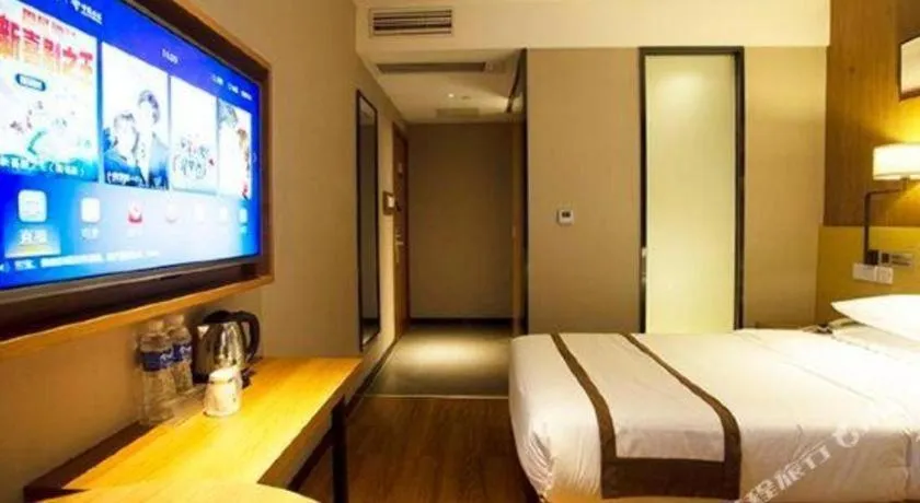 Bed in Jtour Inn Huanggang Wuxue City Square