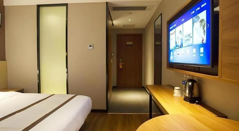 Bed in Jtour Inn Huanggang Wuxue City Square