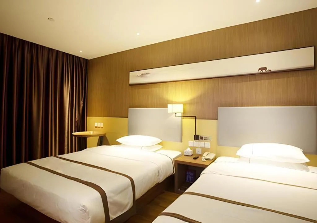 Bed in Jtour Inn Huanggang Wuxue City Square