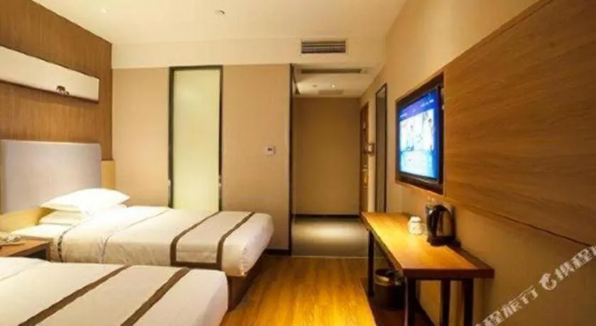 Bed in Jtour Inn Huanggang Wuxue City Square