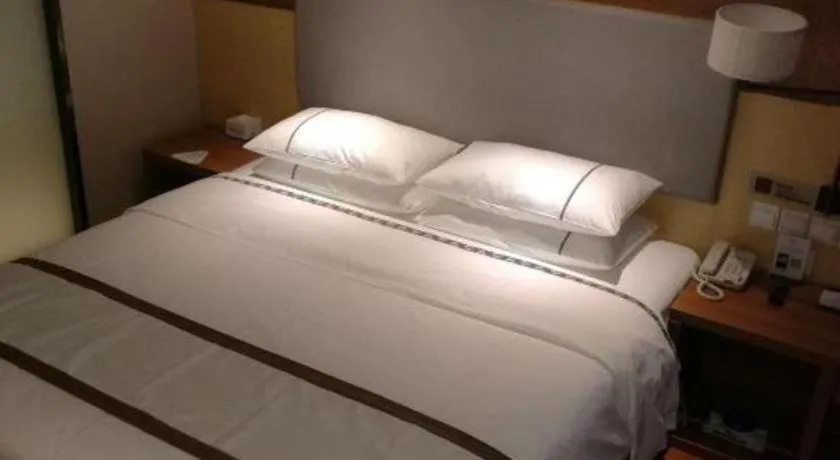 Bed in Jtour Inn Huanggang Wuxue City Square