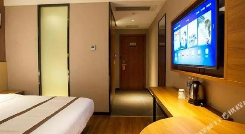 Bed in Jtour Inn Huanggang Wuxue City Square